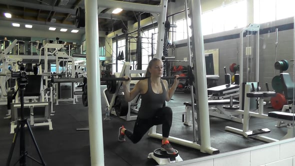 Smith Machine Front Foot Elevated Reverse Lunge